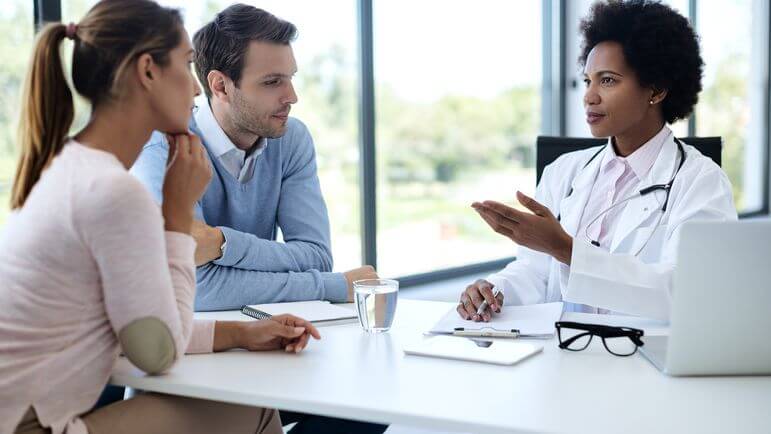 Une information précoce sous la responsabilité d’un professionnel de l’épilepsie est nécessaire.