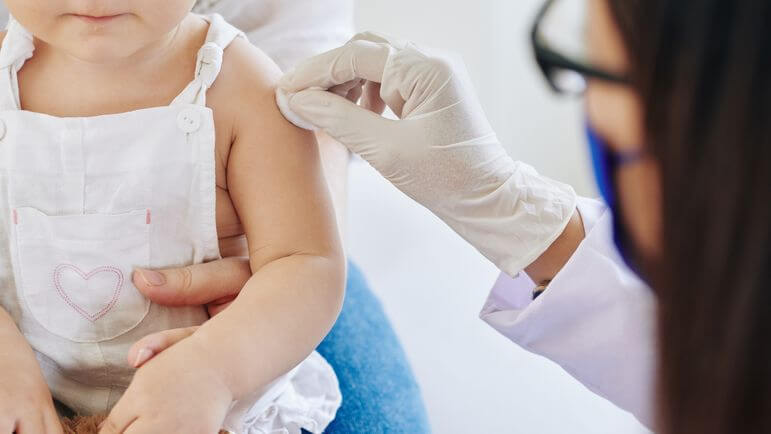 Un rattrapage vaccinal contre les sérotypes B et ACWY chez les enfants nés avant janvier 2025.