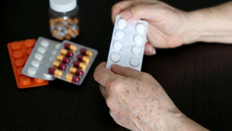 Au-delà de 5 médicaments, le risque d’évènements indésirables augmente significativement.