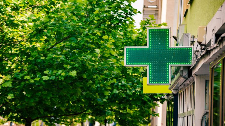 Pénurie de médicaments : une crise qui touche hôpitaux et Une spécialité hollandaise à la rescousse.