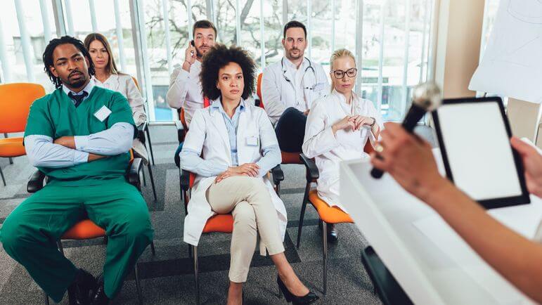 L’importance d'une formation en présentiel aux techniques de pose et de retrait de NEXPLANON.
